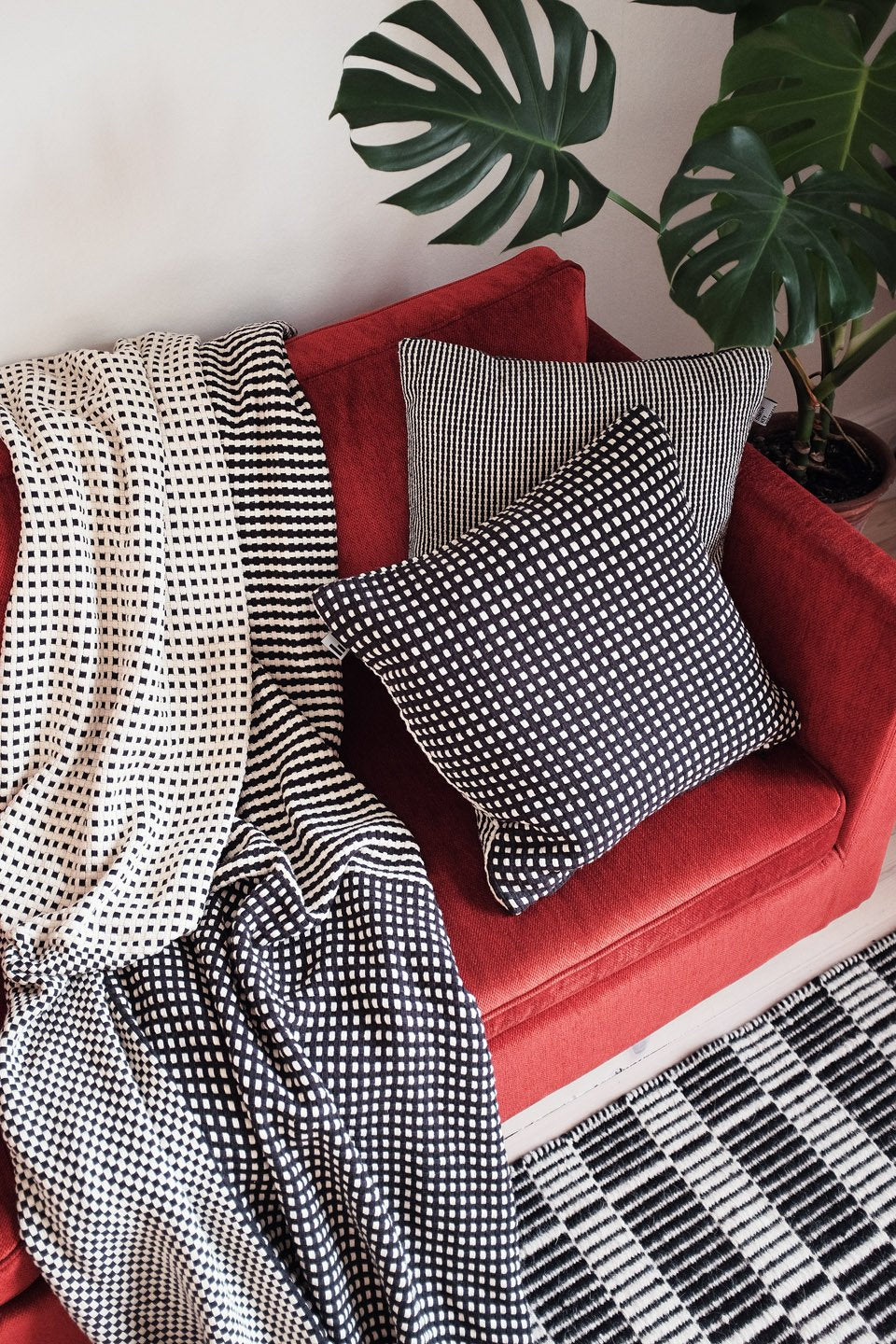STRIPES & DOTS – THROW-4